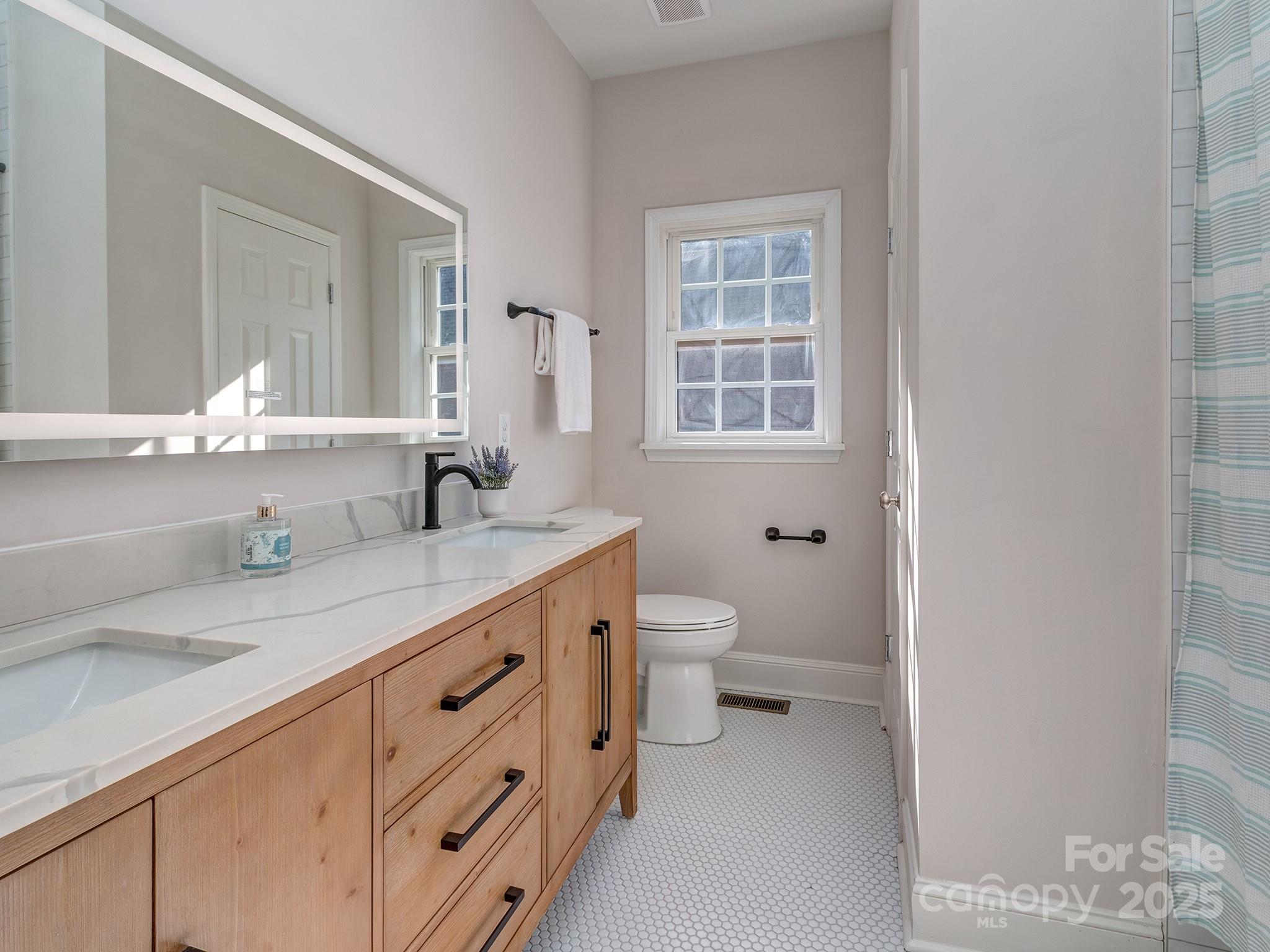 7852 Grimsby Circle Harrisburg NC 28075