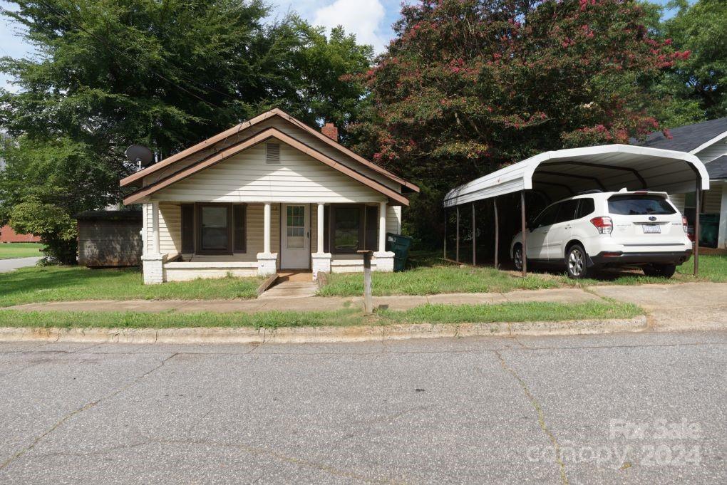 202 N Davis Avenue Newton NC 28658