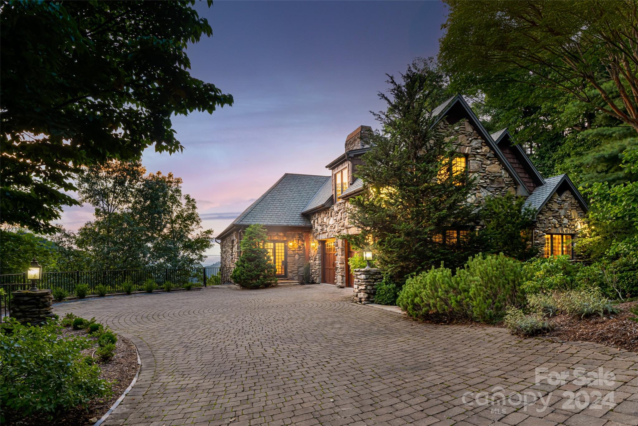 8 Timberwolf Court Asheville NC 28804