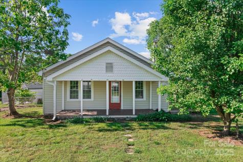 1516 Brock Road Yadkinville NC 27055