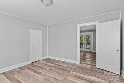 1516 Brock Road Yadkinville NC 27055