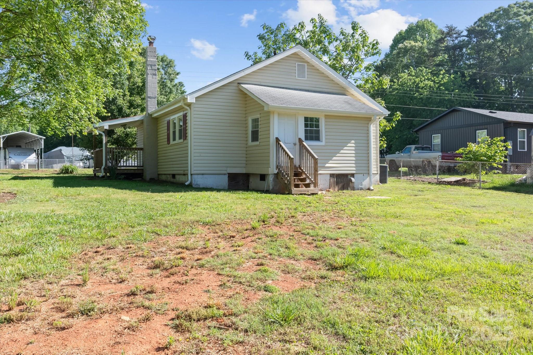 1516 Brock Road Yadkinville NC 27055