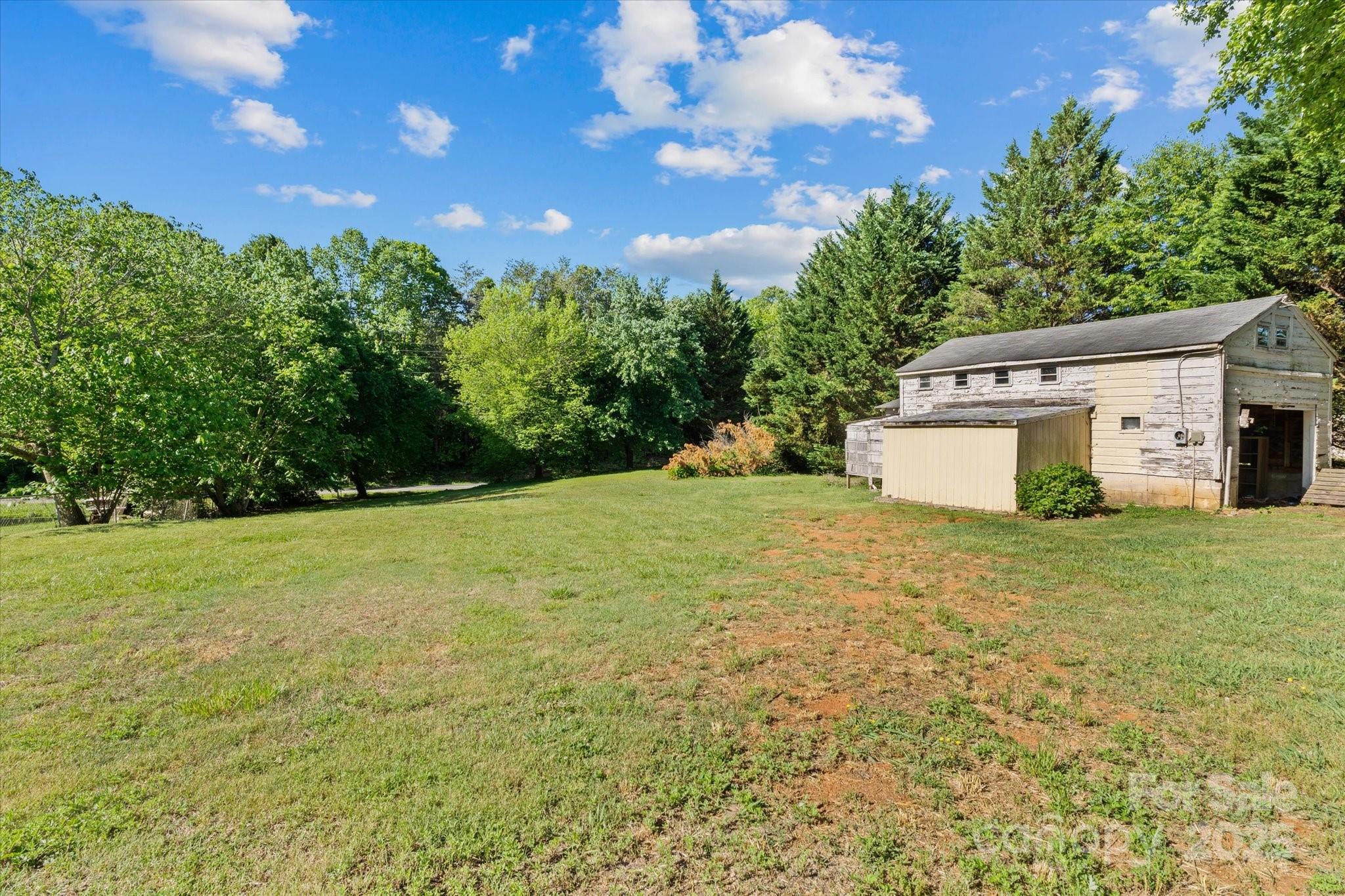 1516 Brock Road Yadkinville NC 27055