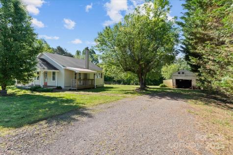 1516 Brock Road Yadkinville NC 27055