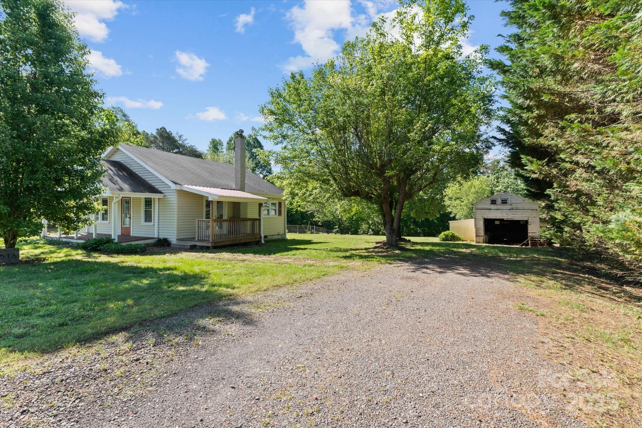 1516 Brock Road Yadkinville NC 27055