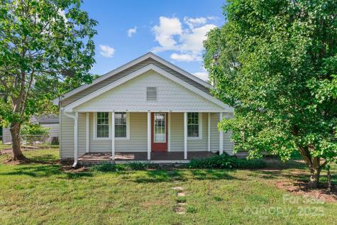 1516 Brock Road Yadkinville NC 27055