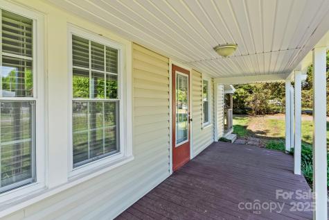 1516 Brock Road Yadkinville NC 27055