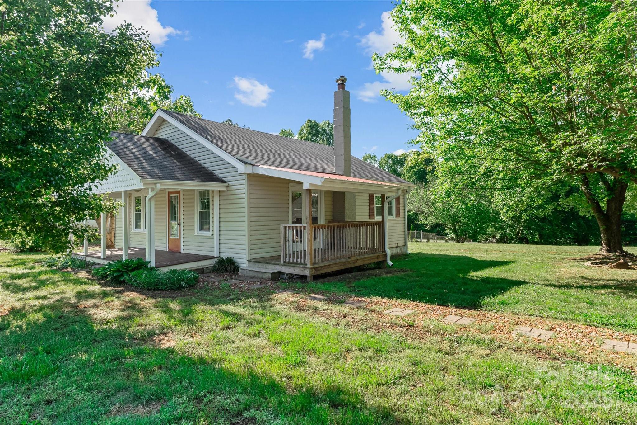 1516 Brock Road Yadkinville NC 27055