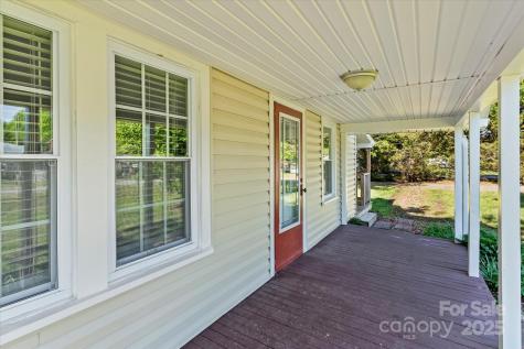 1516 Brock Road Yadkinville NC 27055