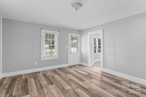 1516 Brock Road Yadkinville NC 27055