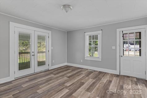 1516 Brock Road Yadkinville NC 27055