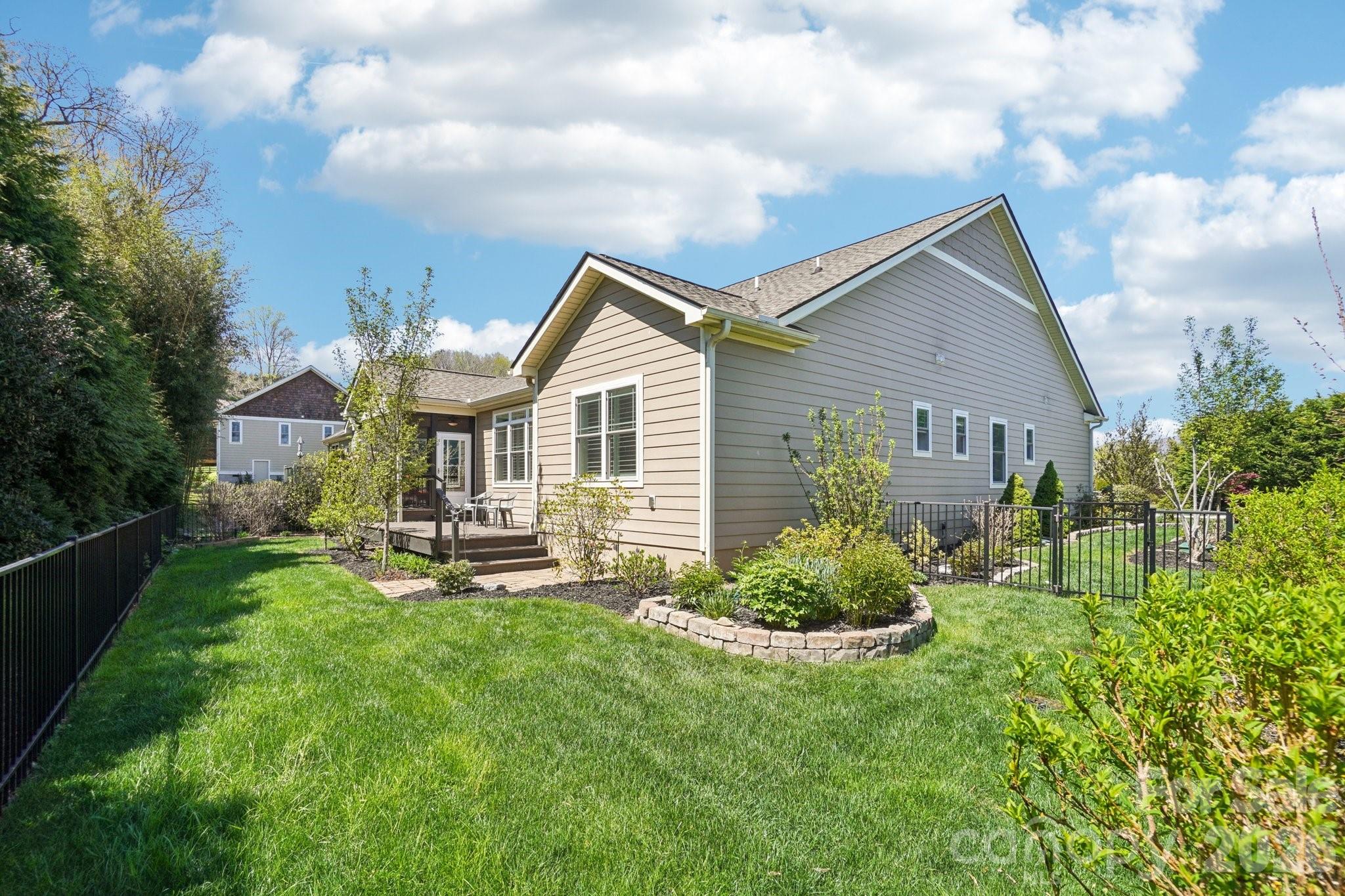 31 N Anvil Avenue Hendersonville NC 28792
