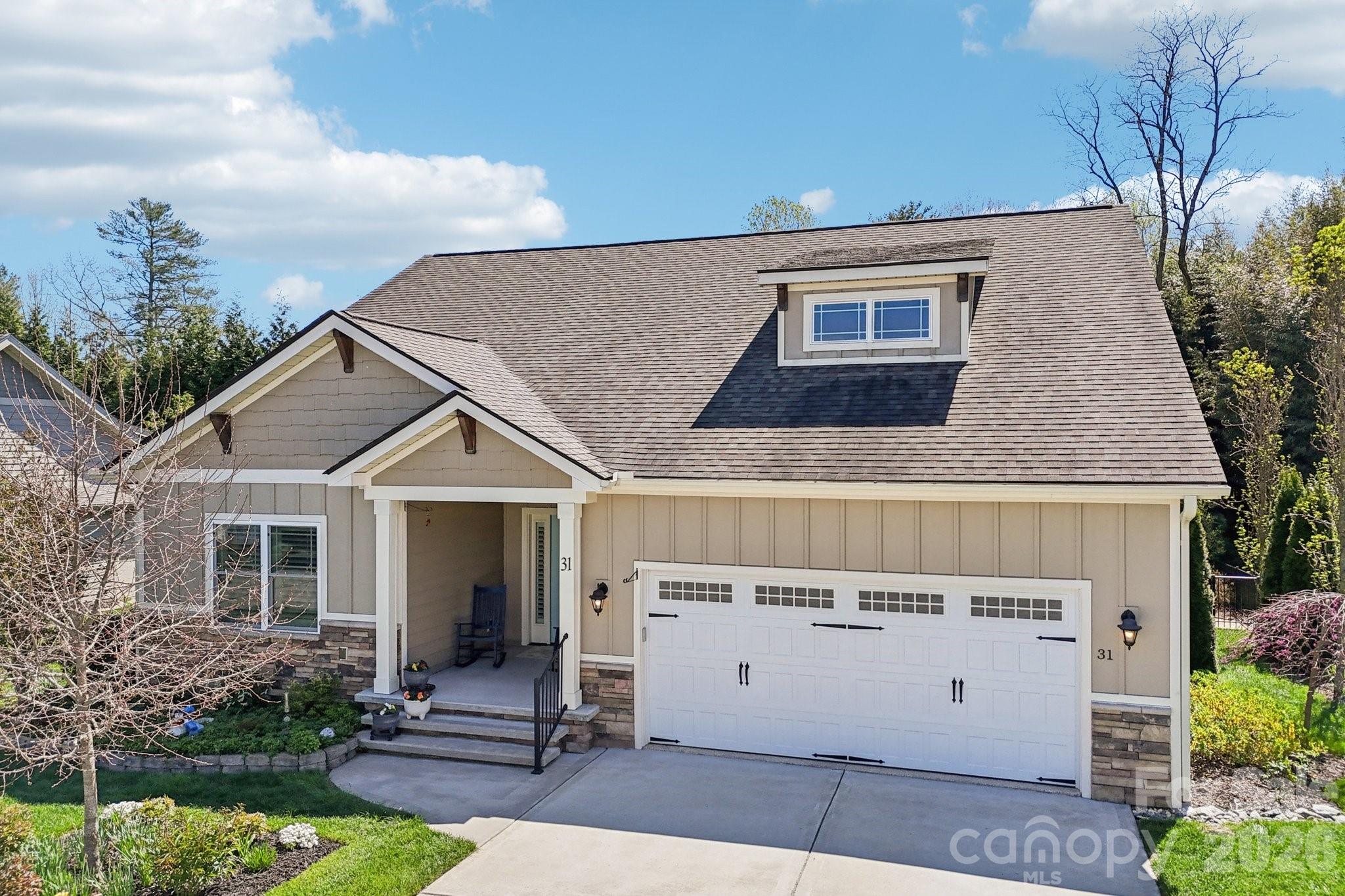 31 N Anvil Avenue Hendersonville NC 28792