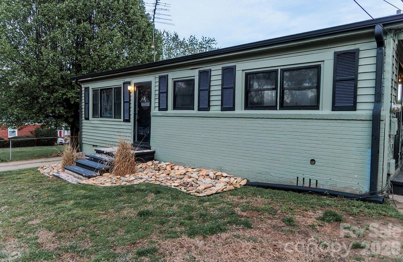119 Collins Avenue Forest City NC 28043