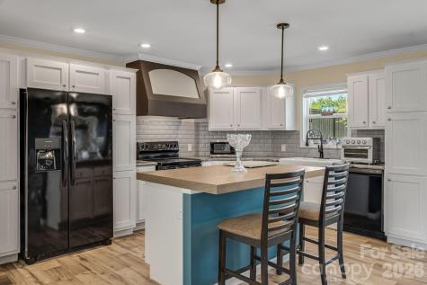 1923 Ridge Road Hendersonville NC 28792