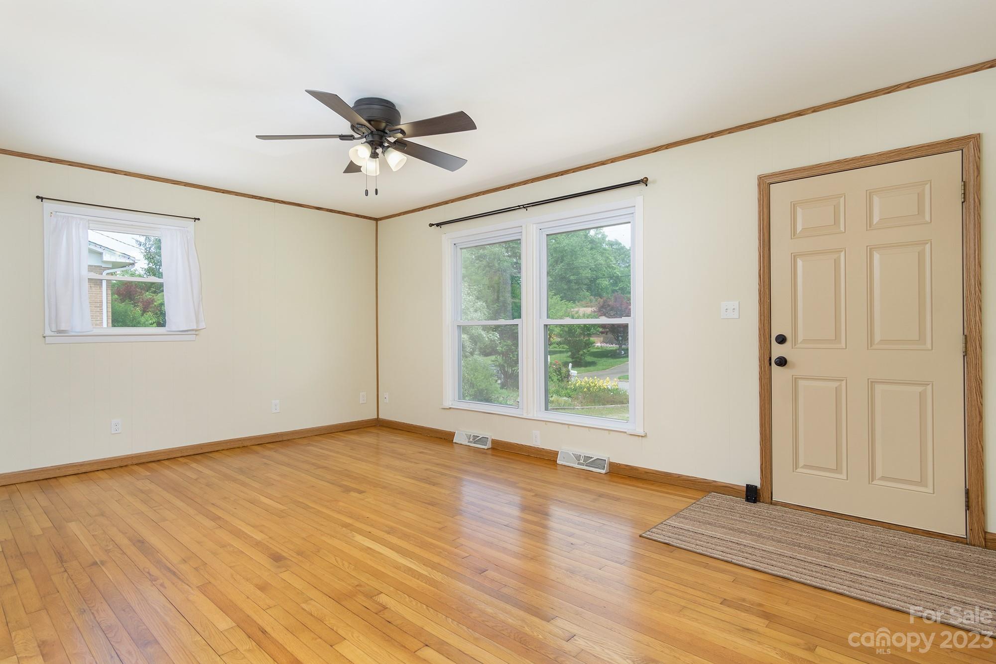 21 Wagon Road Asheville NC 28805