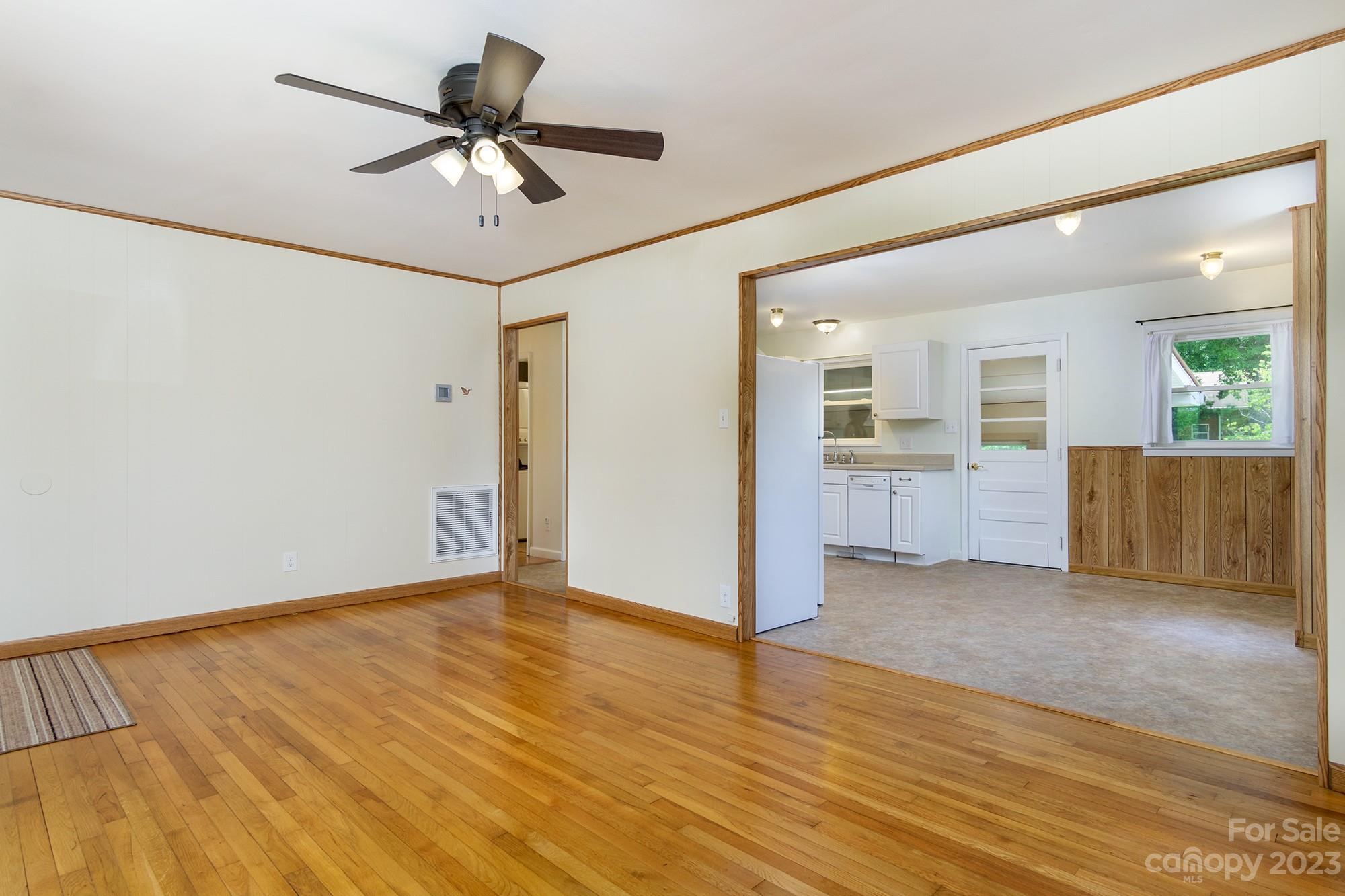 21 Wagon Road Asheville NC 28805