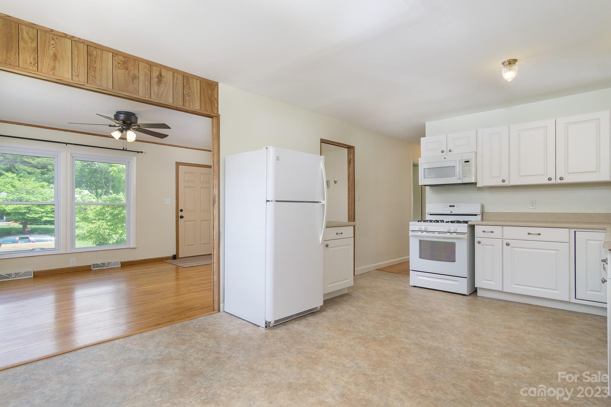 21 Wagon Road Asheville NC 28805