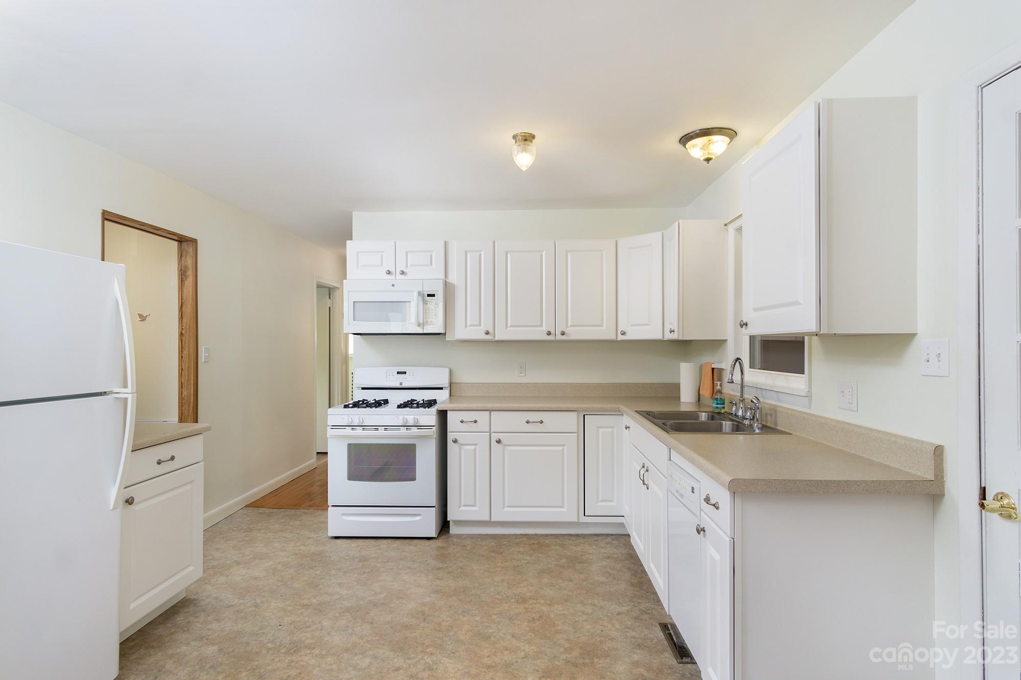 21 Wagon Road Asheville NC 28805