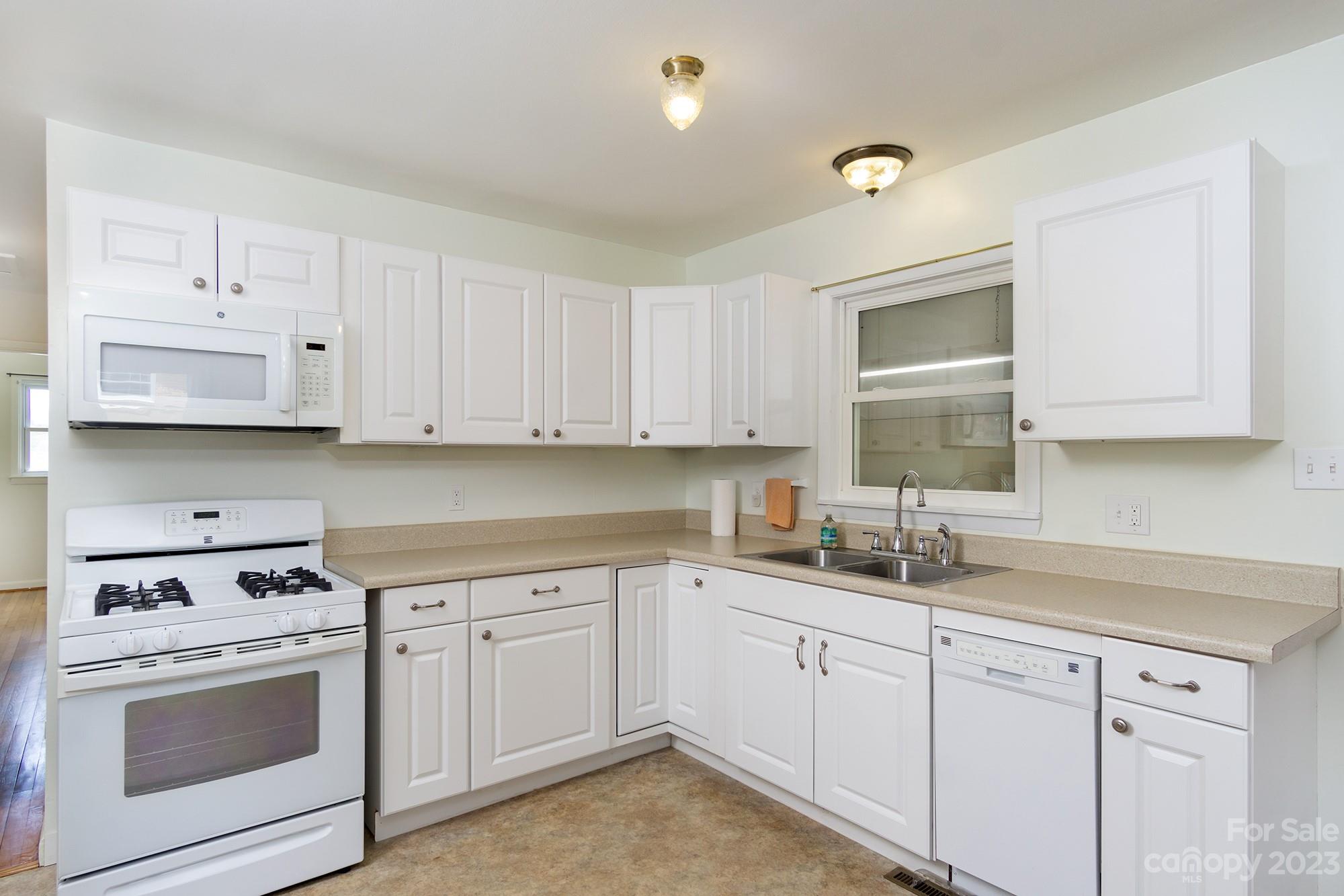 21 Wagon Road Asheville NC 28805