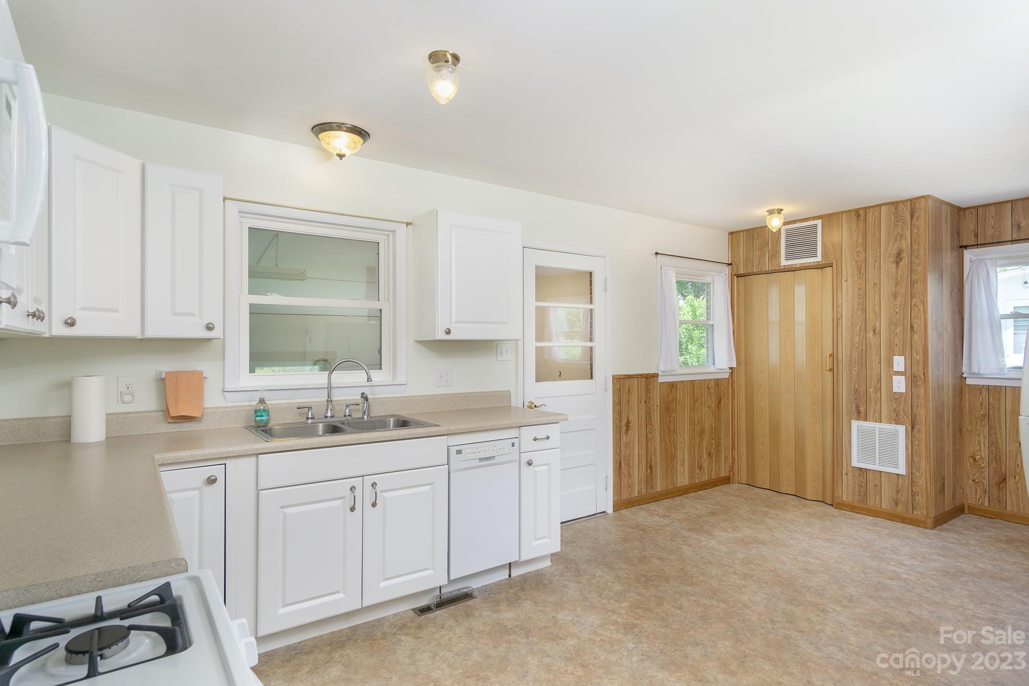 21 Wagon Road Asheville NC 28805