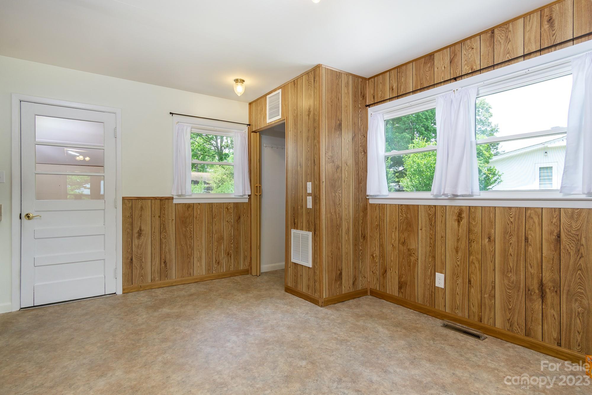 21 Wagon Road Asheville NC 28805