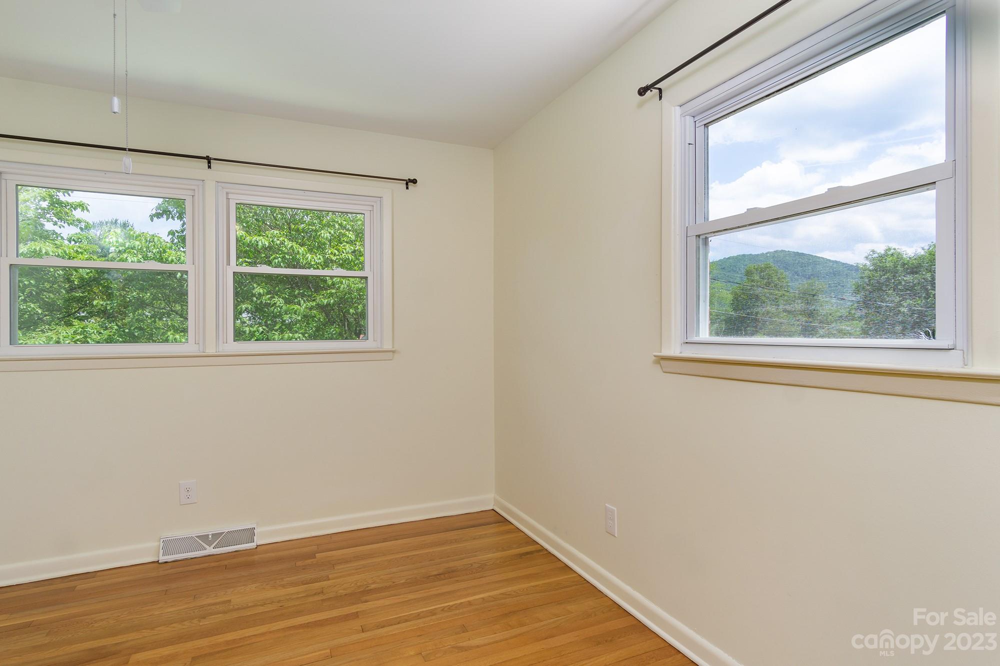 21 Wagon Road Asheville NC 28805