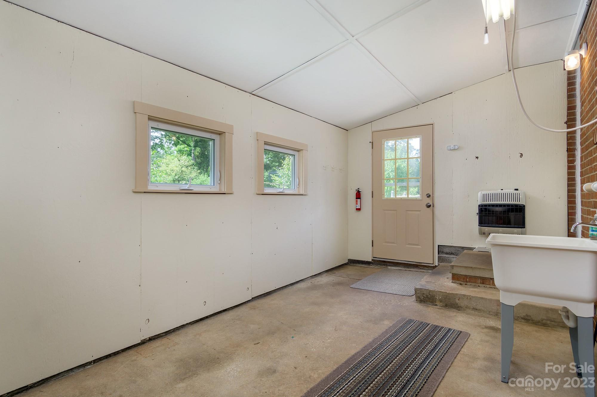 21 Wagon Road Asheville NC 28805