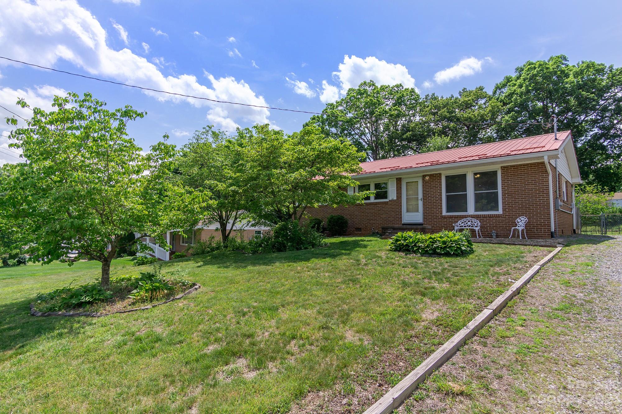 21 Wagon Road Asheville NC 28805