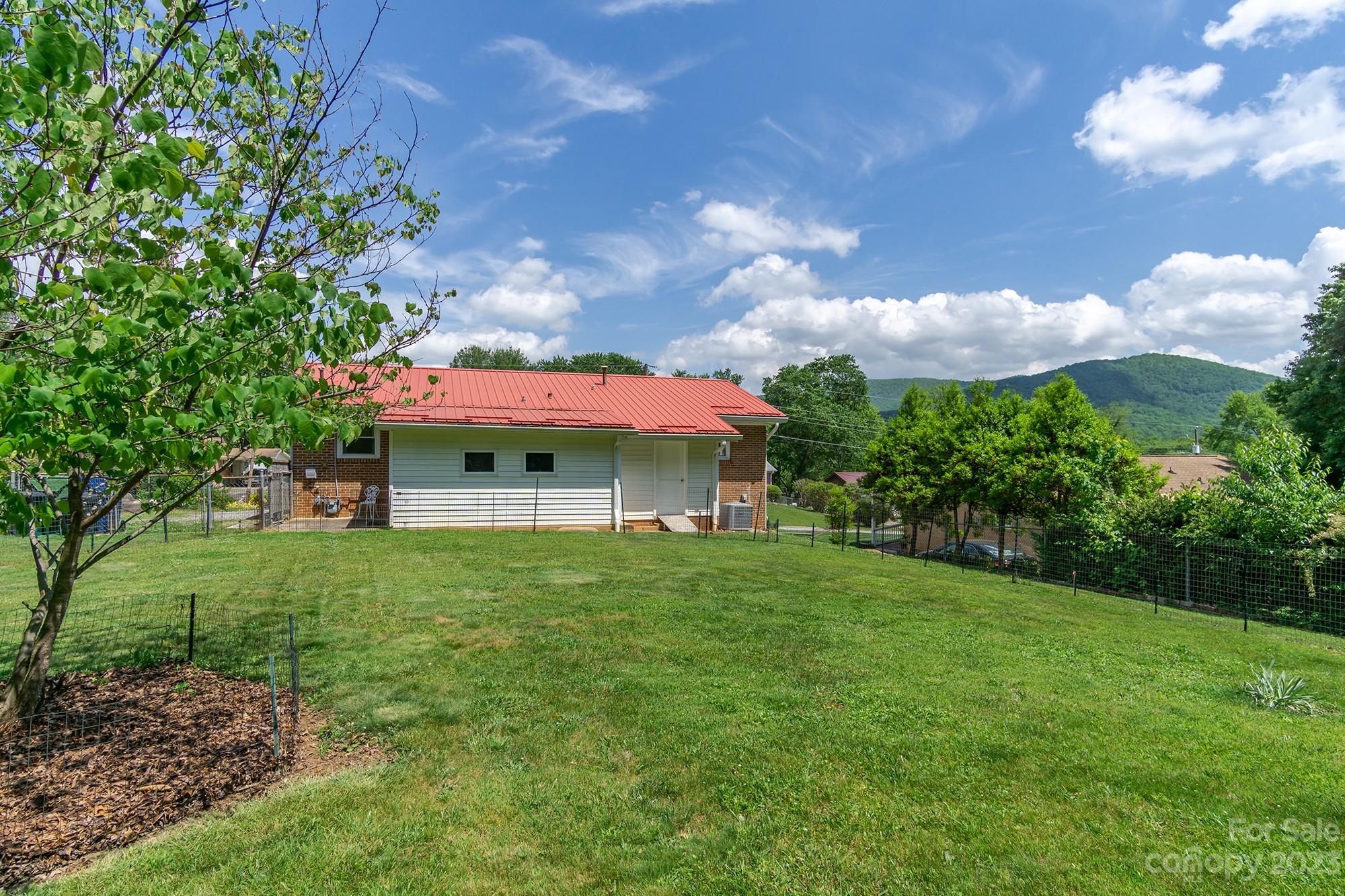 21 Wagon Road Asheville NC 28805