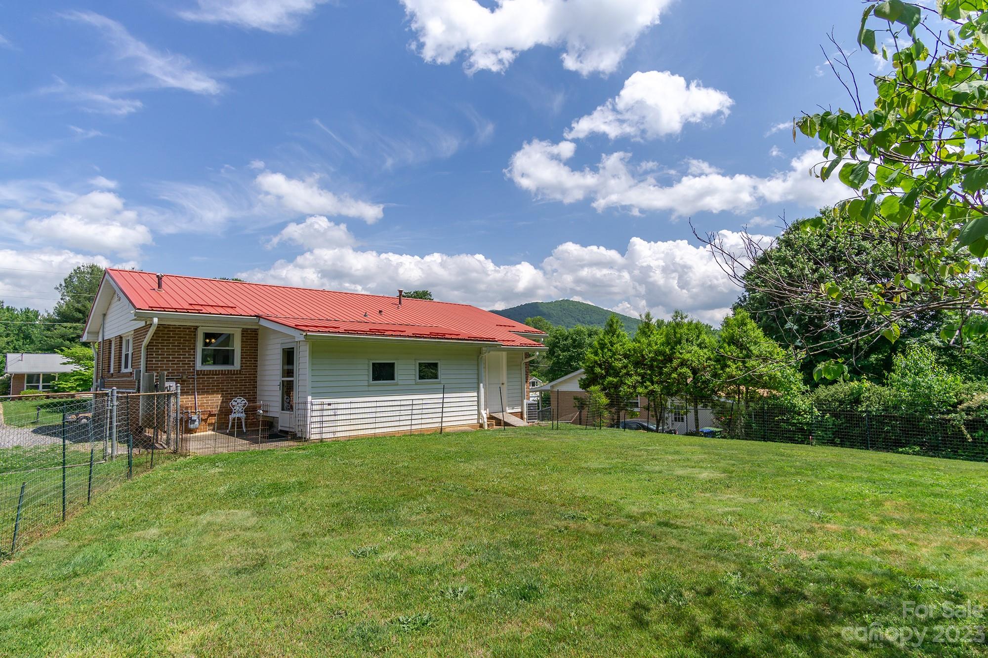 21 Wagon Road Asheville NC 28805