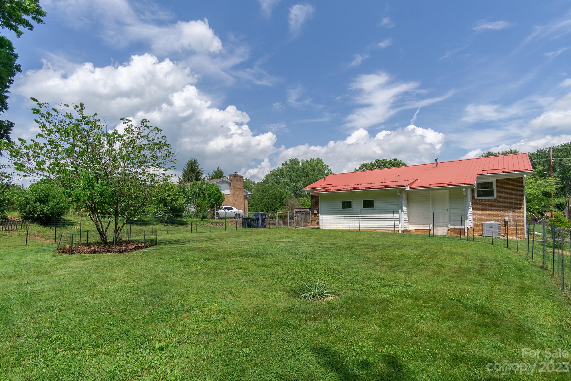 21 Wagon Road Asheville NC 28805