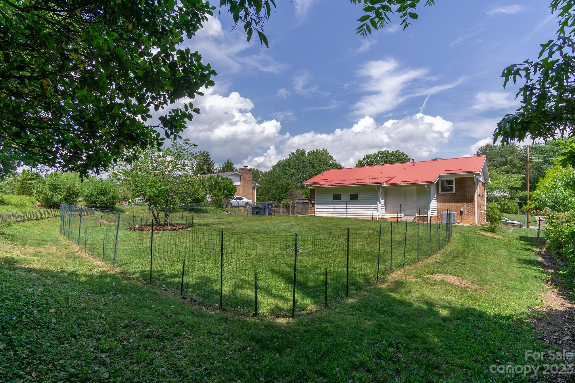 21 Wagon Road Asheville NC 28805