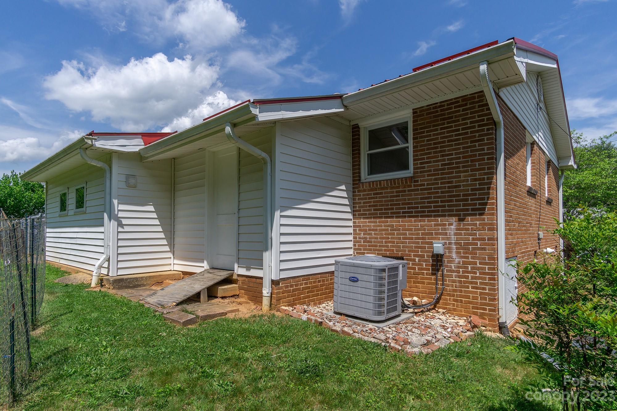 21 Wagon Road Asheville NC 28805