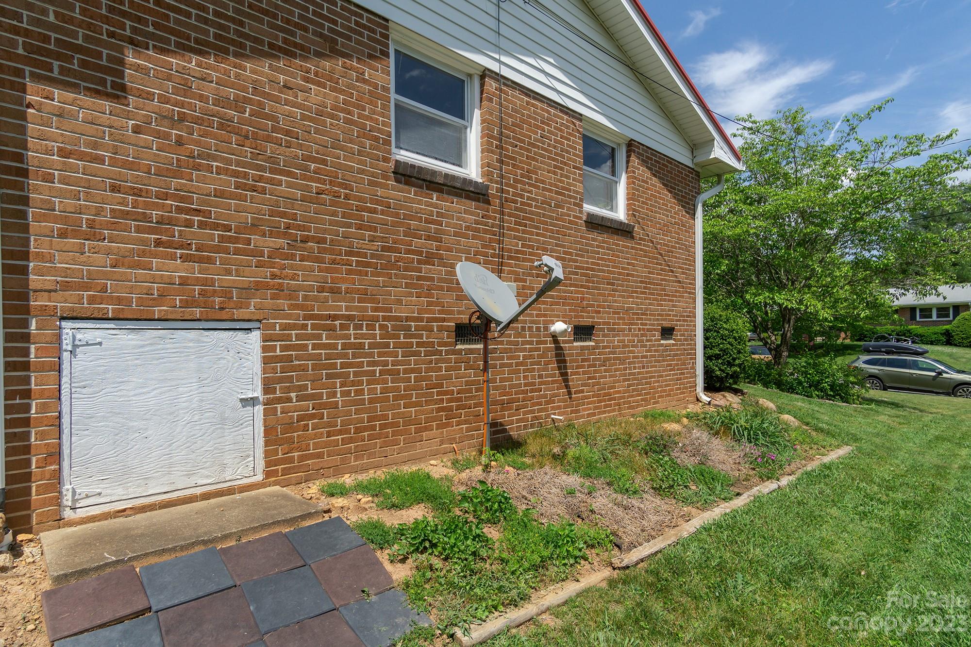 21 Wagon Road Asheville NC 28805