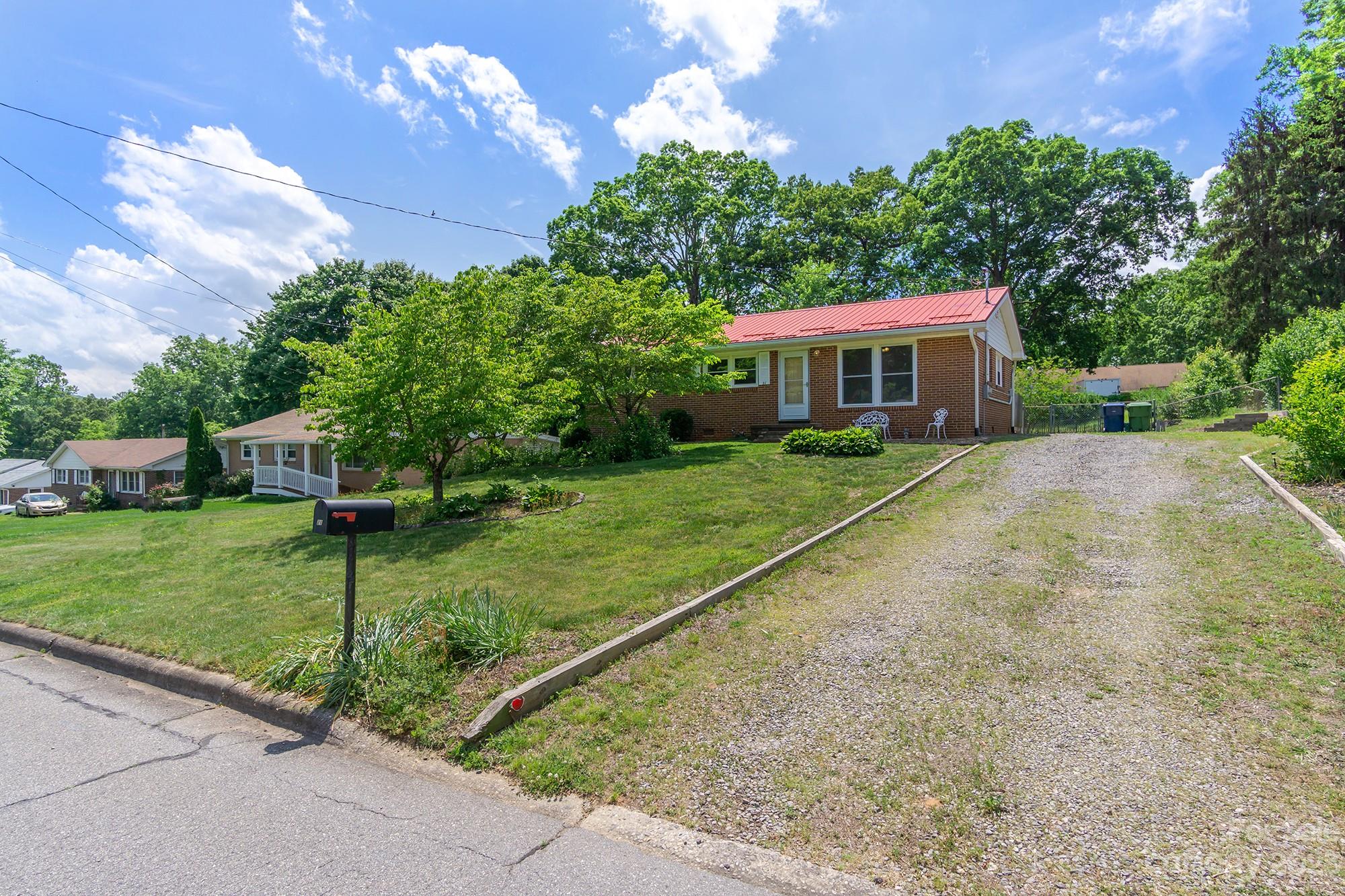 21 Wagon Road Asheville NC 28805