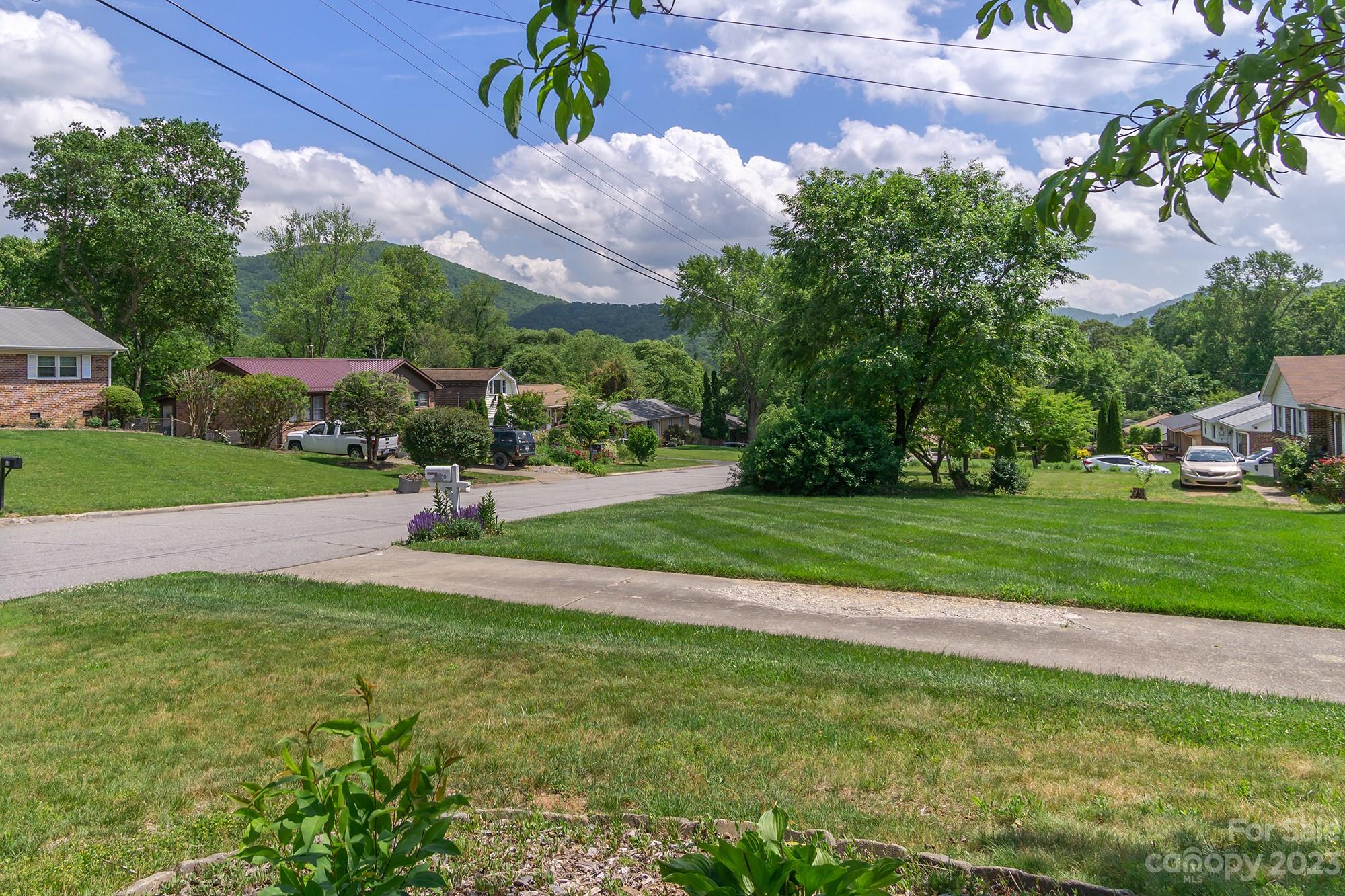 21 Wagon Road Asheville NC 28805