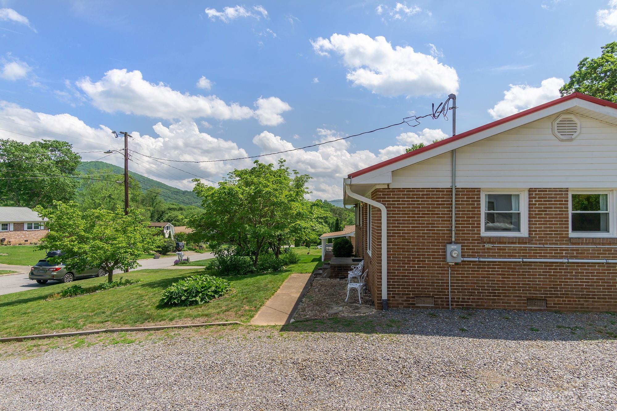 21 Wagon Road Asheville NC 28805