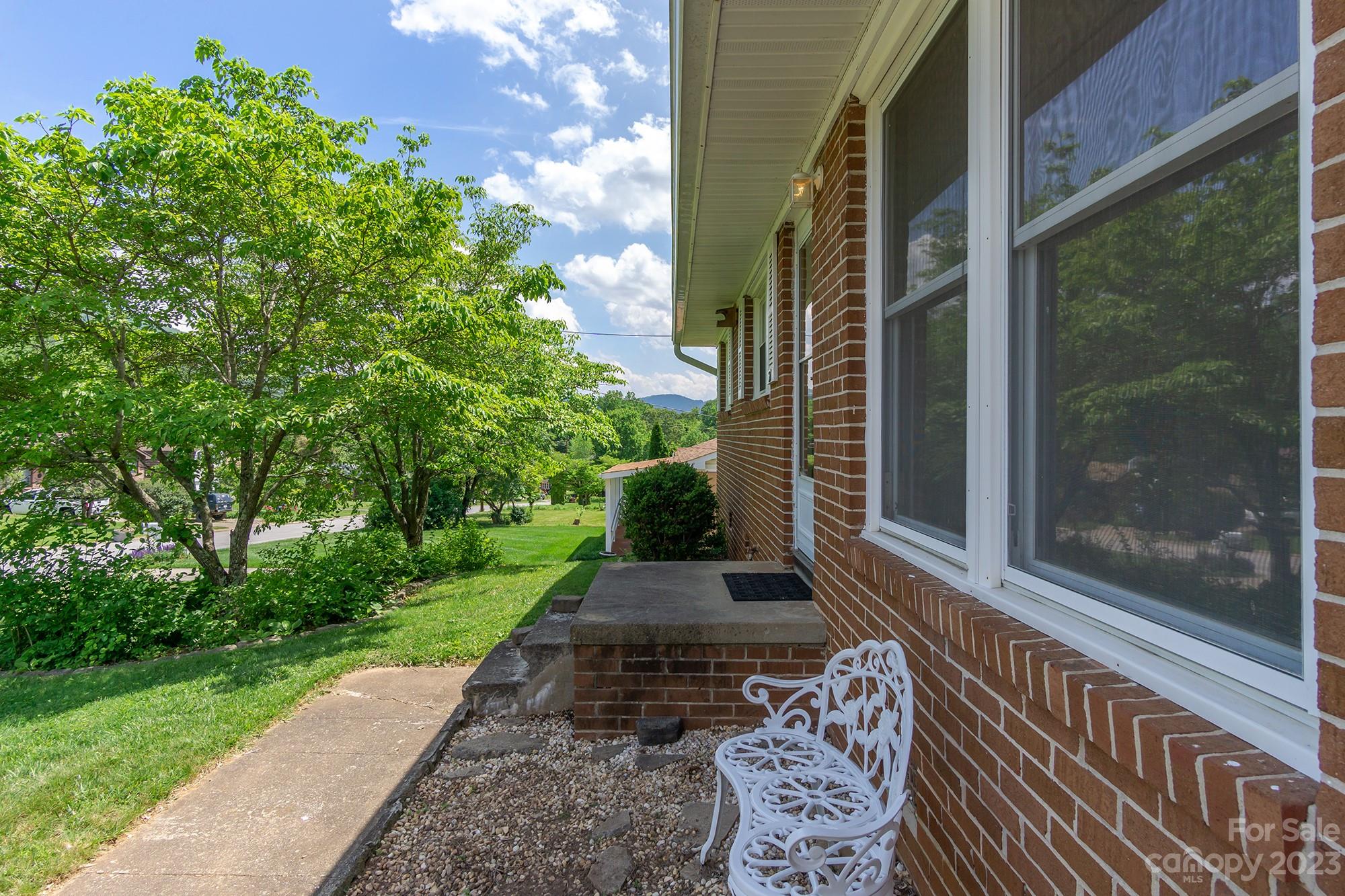 21 Wagon Road Asheville NC 28805