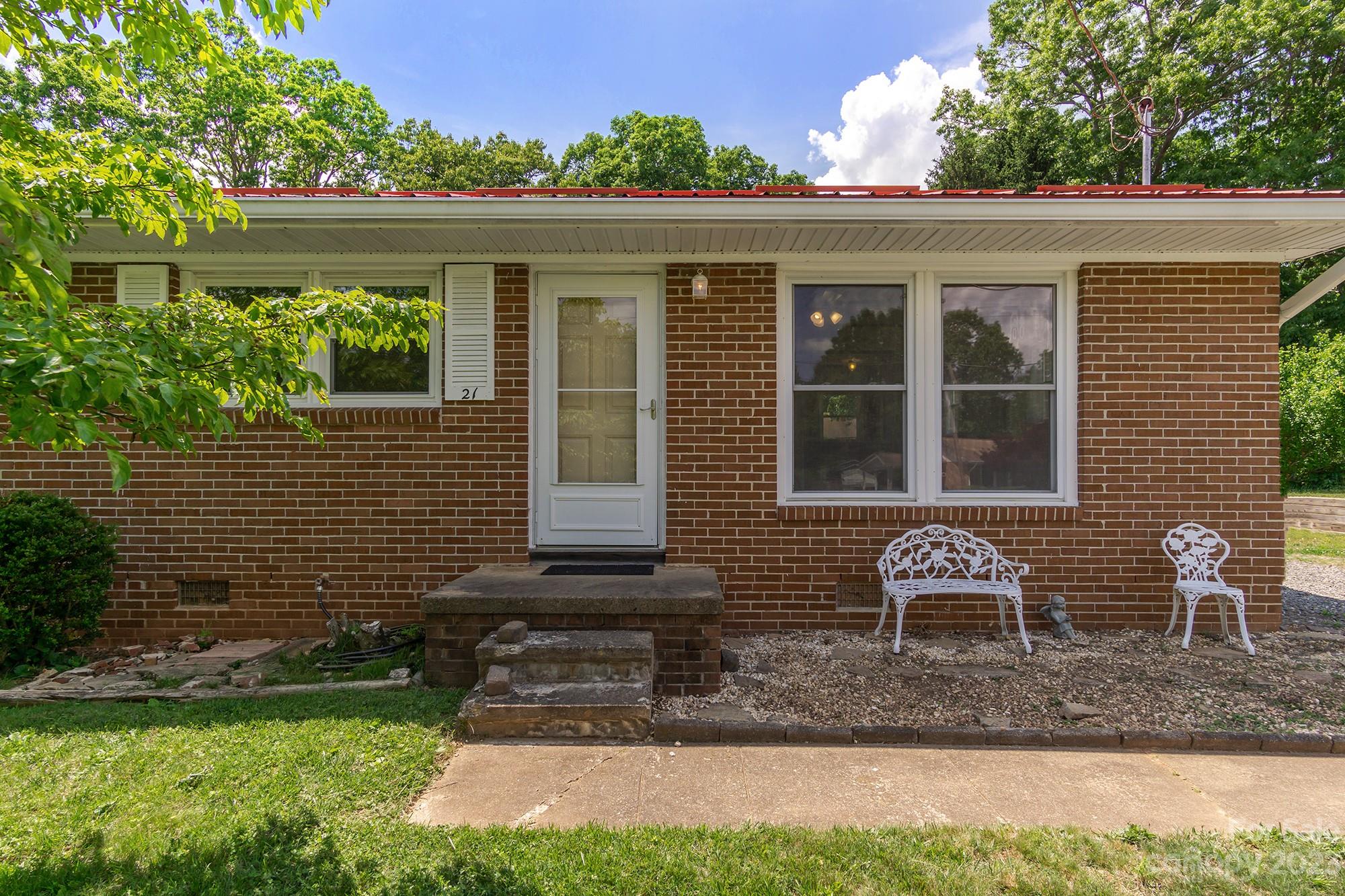 21 Wagon Road Asheville NC 28805