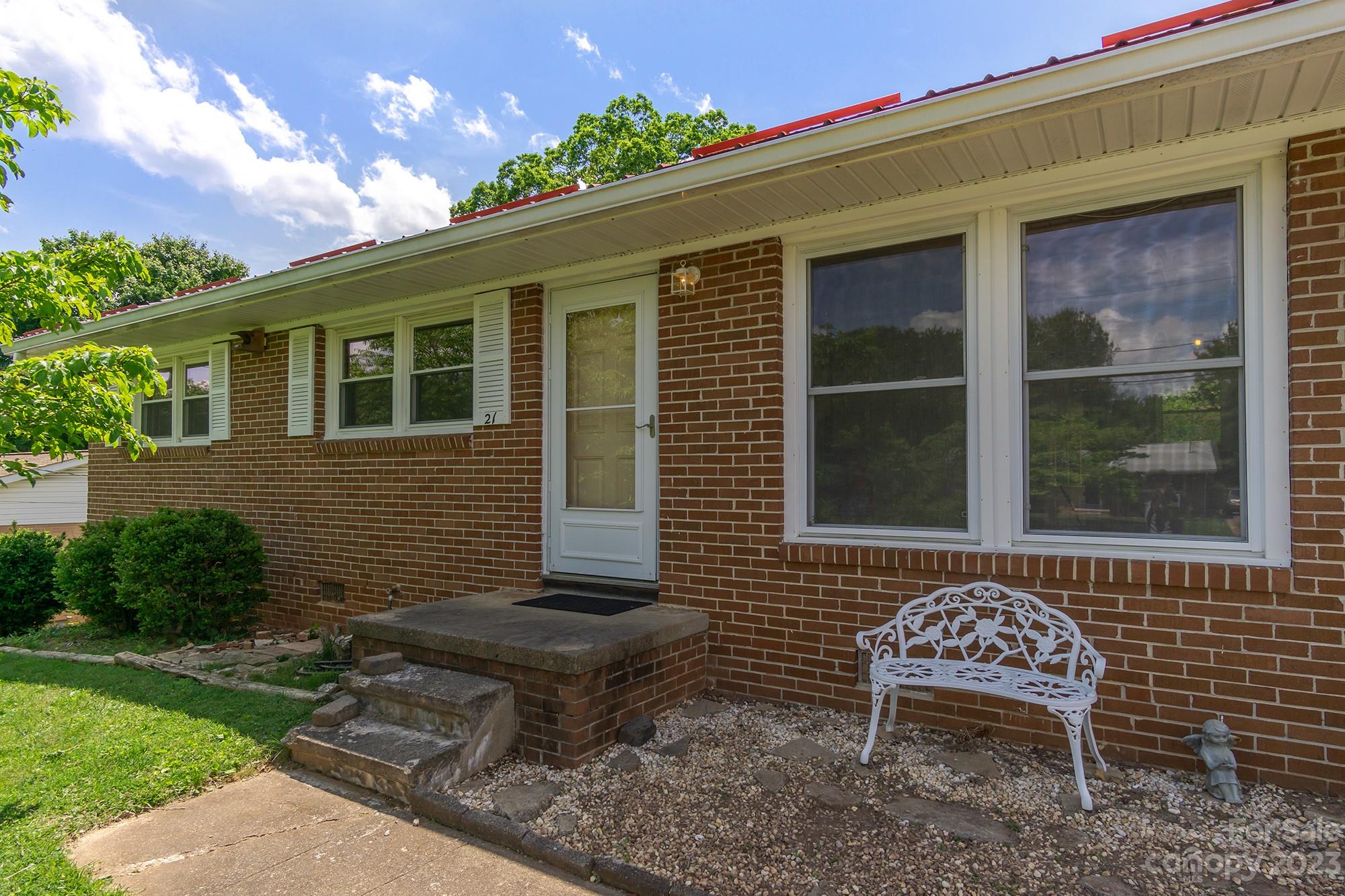 21 Wagon Road Asheville NC 28805
