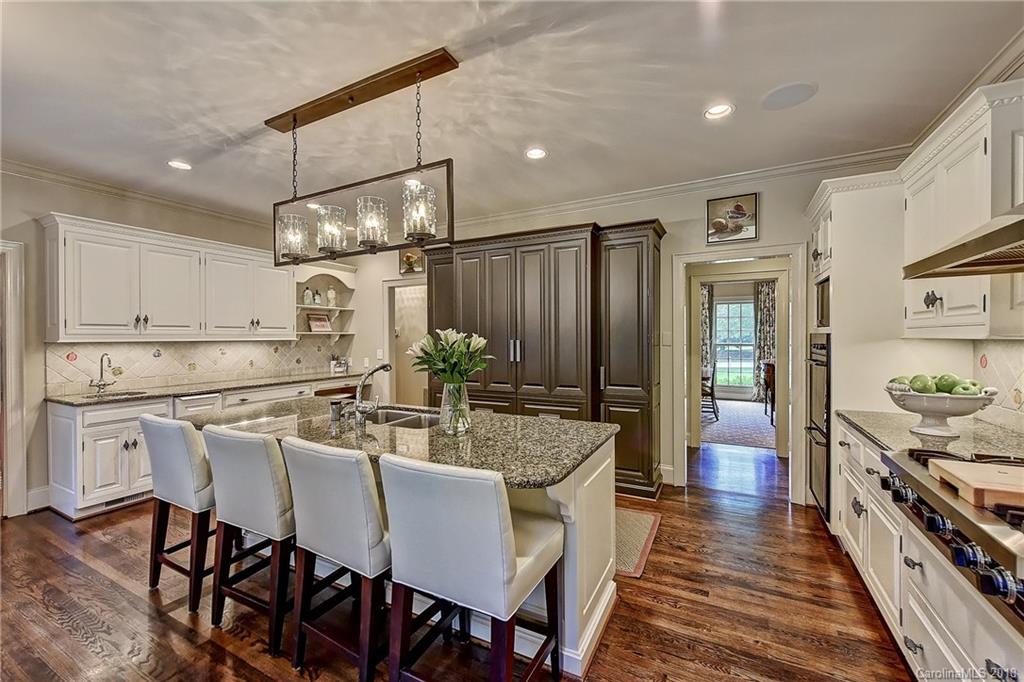 2700 Beretania Circle Charlotte NC 28211