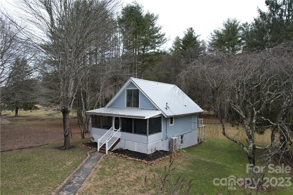 2697 Three Mile Highway Newland NC 28657