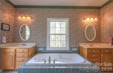 102 Fish Hawk Drive Hendersonville NC 28739