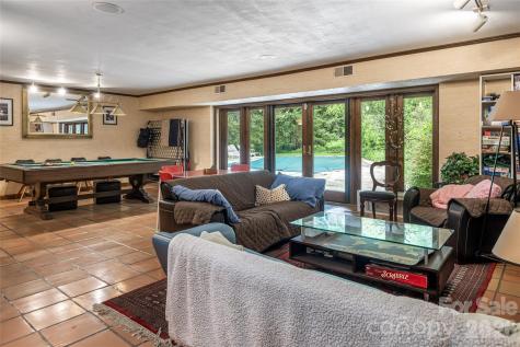 18 Forest Road Asheville NC 28803