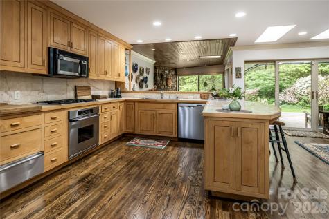 18 Forest Road Asheville NC 28803