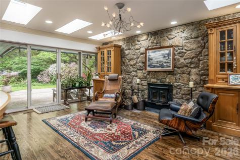 18 Forest Road Asheville NC 28803