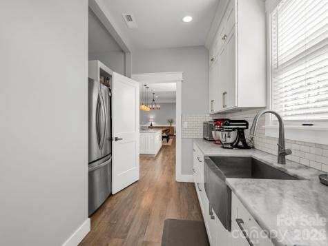 24 Chapel Hill Lane Leicester NC 28748