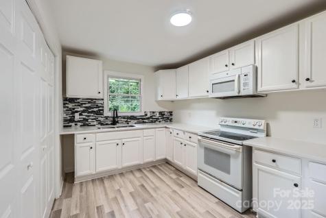 1224 E Woodlawn Road Charlotte NC 28209