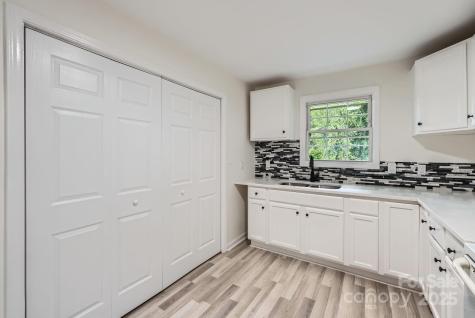 1224 E Woodlawn Road Charlotte NC 28209